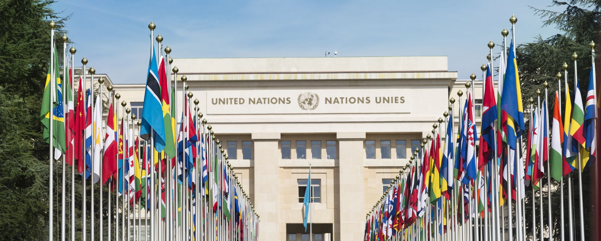 Geneva:a stop to the united nations art deco building that is overlooking Lake.