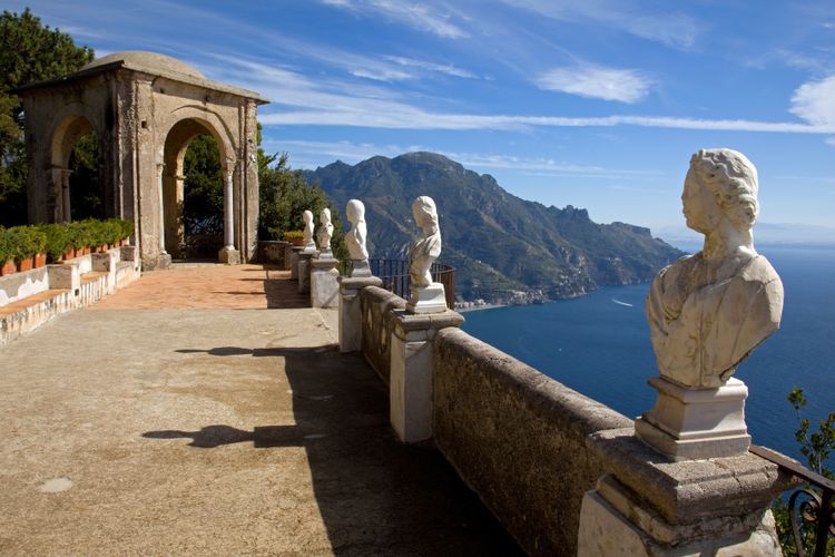 villa cimbrone :an italian breathtaking scenery 