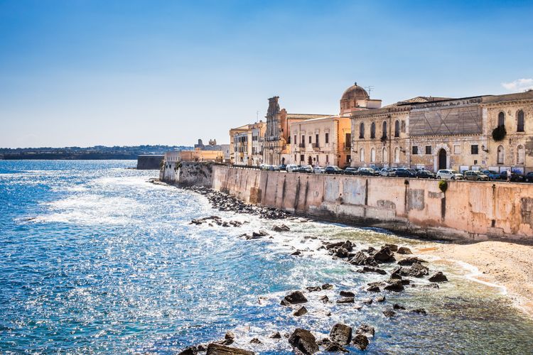 siracusa:a magnificent city to be discovered with its history and flavours 