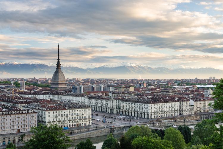 turin: the city of baroque palaces that immerse itself in enchanting landscapes