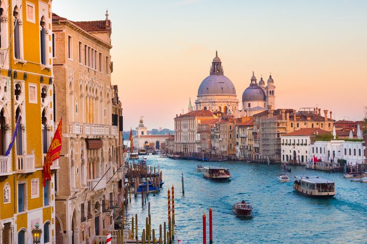 an enchanting, dreamy and romantic city with an undercurrent of mistery and drama perfect location for meetings and unexpected incentives.