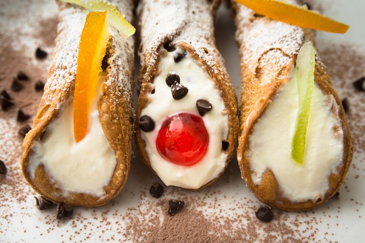 cannoli Sicilian: history of a so long gastronomic tradition