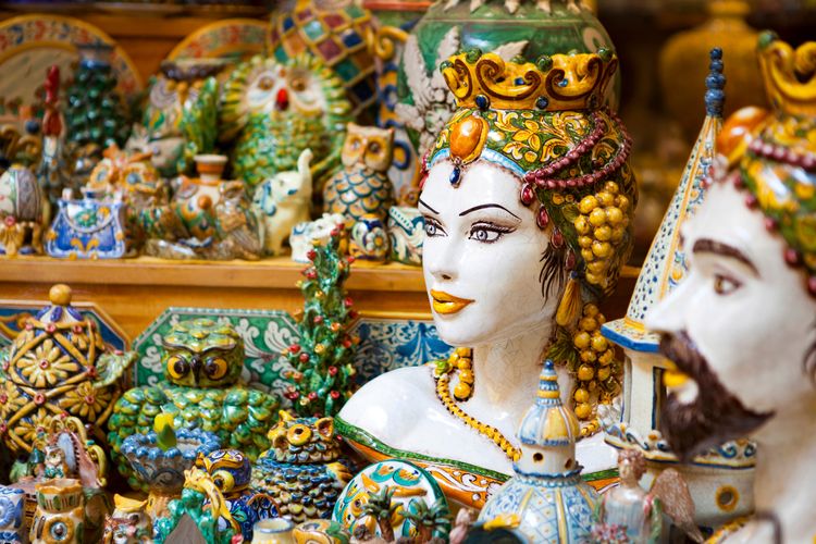 Caltagirone: sicilian moorish heads ceramics  
