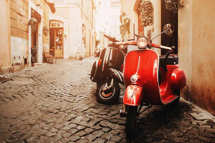 Rome Trastevere: Vespa a timeless myth and an icon of design