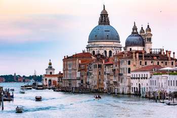 The project American Wedding Anniversary, it has been released for privatizing a venue and private visits during the three days in the lagoon in November 2022