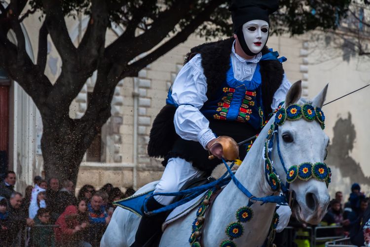  Oristano: The star joust during Sa Sartiglia